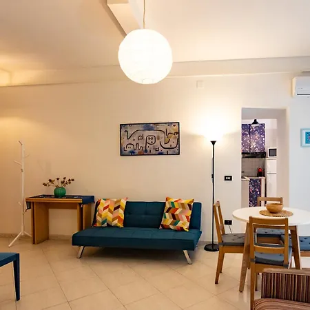 Apartment Via Mezzocannone 97 *