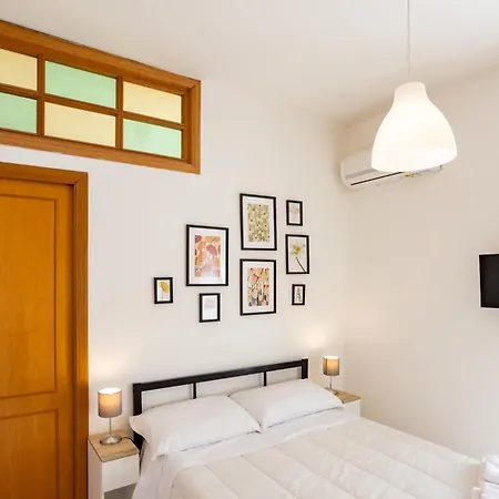 Apartment Via Mezzocannone 97 Naples