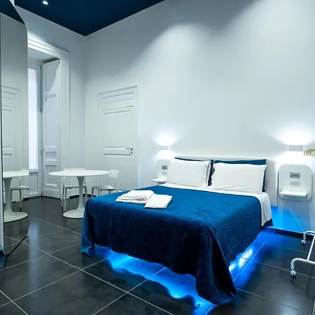 Skyhouse Chiatamone Bed & Breakfast 2*
