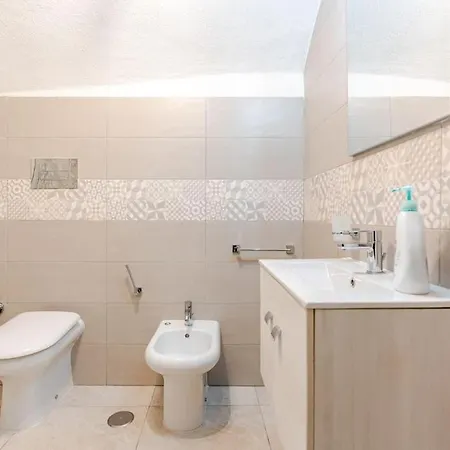 Noble Loft In Historical Building - 800m Subway Apartment Neapel