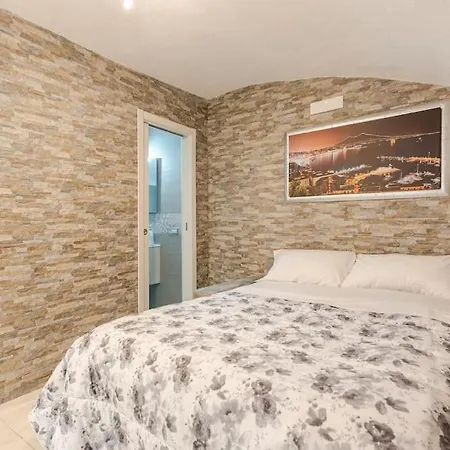 Noble Loft In Historical Building - 800m Subway Neapel