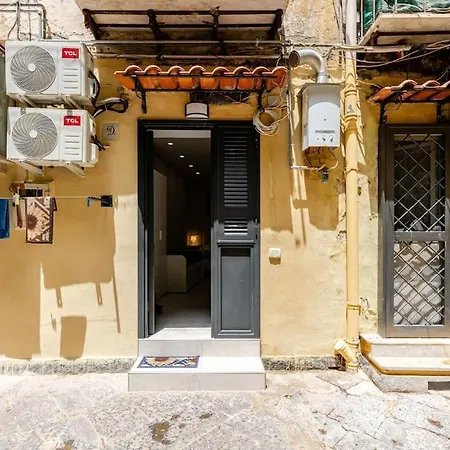 Noble Loft In Historical Building - 800m Subway * Neapel