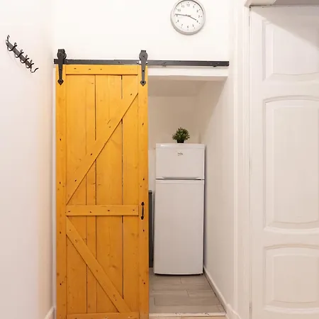 J-appartment Toledo アパート