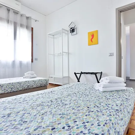 Casa Paola - Materdei & Salvator Rosa Metro Apartment Naples