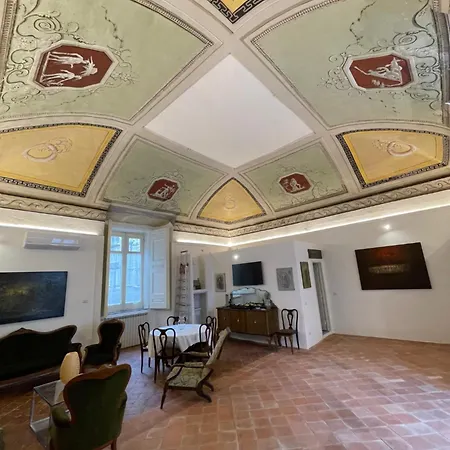 The Royal Gallery Loft In Xvi Century Palace - City Historical Center - Downtown *