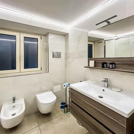 The Marble House - Luxury In - Family Apartment