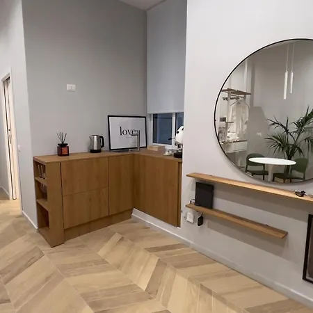 Am Center Apartment *