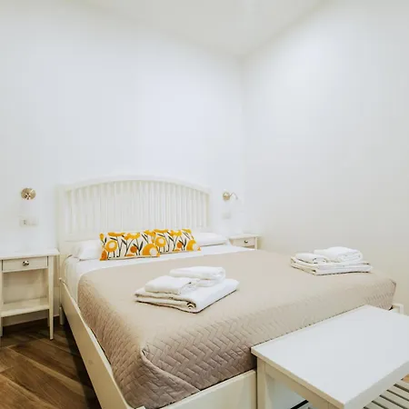 Lara's By I Borbone Guest house