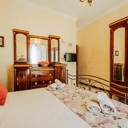 Holiday home Regina's Naples