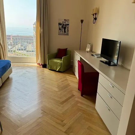 Gli Angioini Srl Aparthotel *