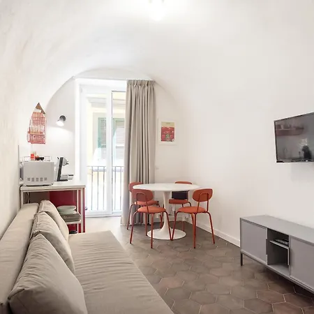 Three Brother's Augusteo Apartment *