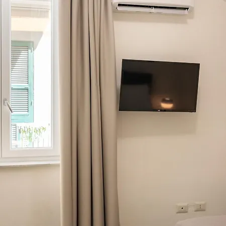 Three Brother's Augusteo Apartment