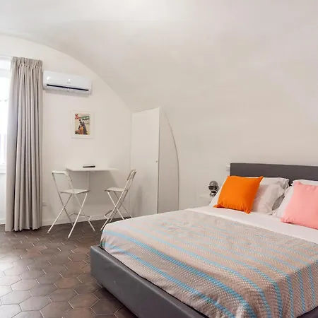 Three Brother's Augusteo Apartment Naples