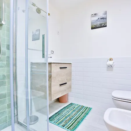 Track Station - With Netflix Apartment Naples