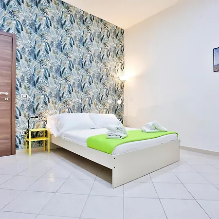 Track Station - With Netflix Apartment Naples