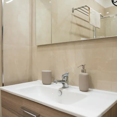Caracciolo 109 Bed & Breakfast 2*
