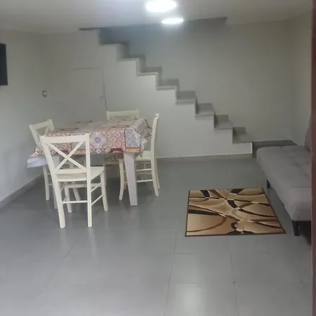 Lovely House Bed & Breakfast *