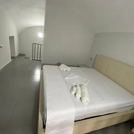 Lovely House Bed & Breakfast
