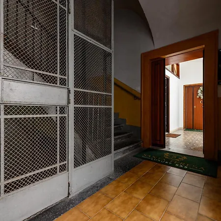 Santa Teresa Degli Scalzi 118 Apartment *