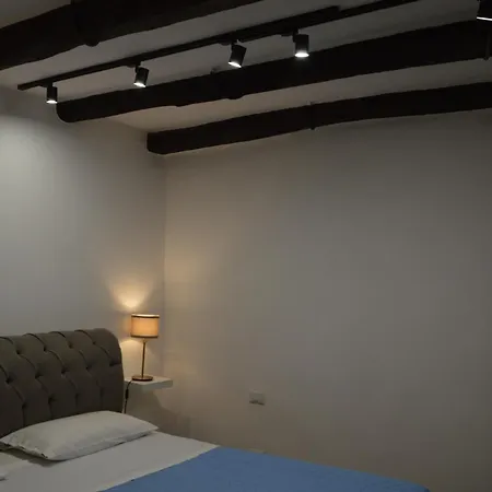 House Vico Lungo A Toledo * Neapol