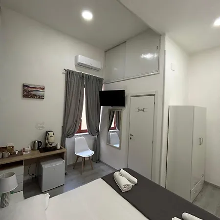 Guest house Garibaldi Naples