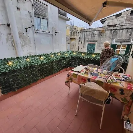 Santa Chiara Attic , 4 Floor No Elevator Apartment Naples