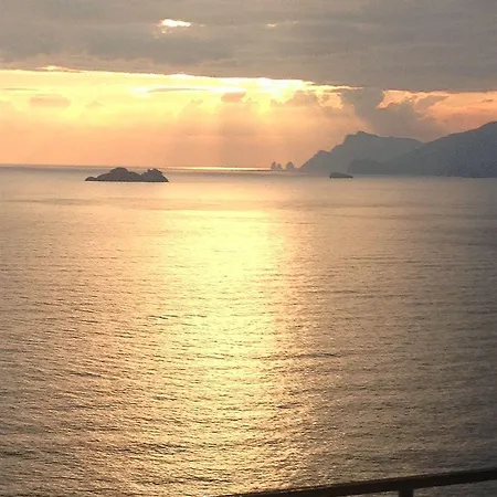 Hotell Mergellinaresort 3*