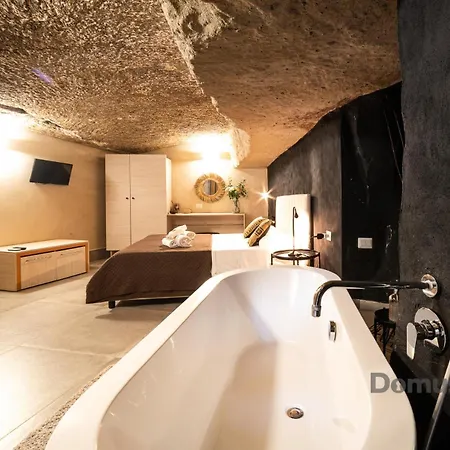 La Casa Nel Tufo By Domusextra * Naples
