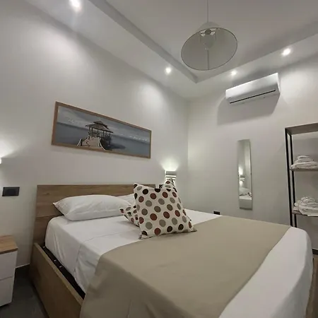 Louis Helen Apartment Naples
