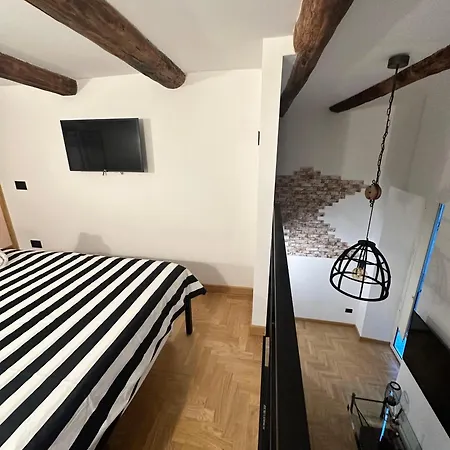 Delta Urban Loft Apartment