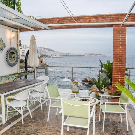 Apartment La Casa Sul Mare Naples
