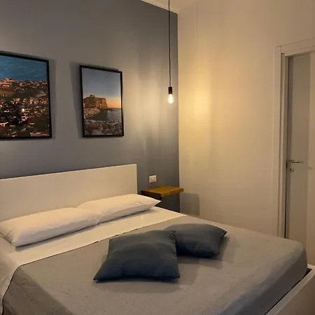 Conte Di Mola 67 Bed & Breakfast Naples