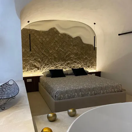 Domus Parthenope Deluxe Apartment *