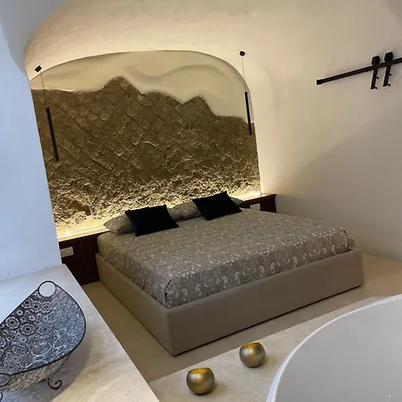 Domus Parthenope Deluxe Apartment *