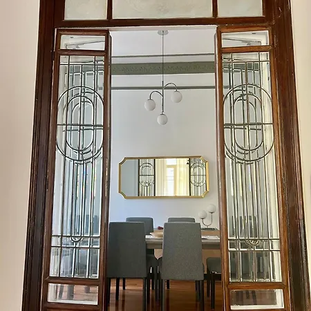 Elegant Vomero Hideaway - Family Friendly Naples