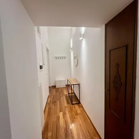 Elegant Vomero Hideaway - Family Friendly Apartment