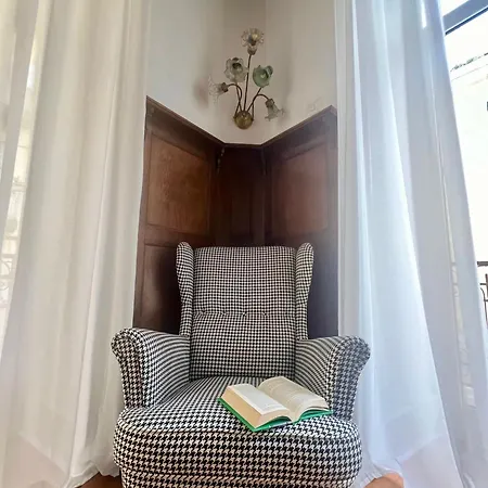 Elegant Vomero Hideaway - Family Friendly Apartment *
