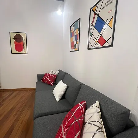Elegant Vomero Hideaway - Family Friendly *
