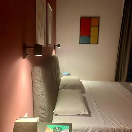 Elegant Vomero Hideaway - Family Friendly Naples