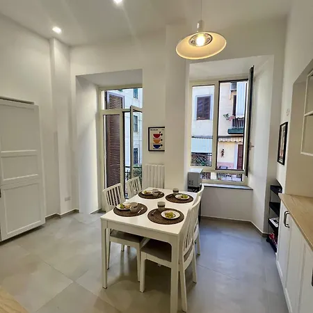 Elegant Vomero Hideaway - Family Friendly Apartment
