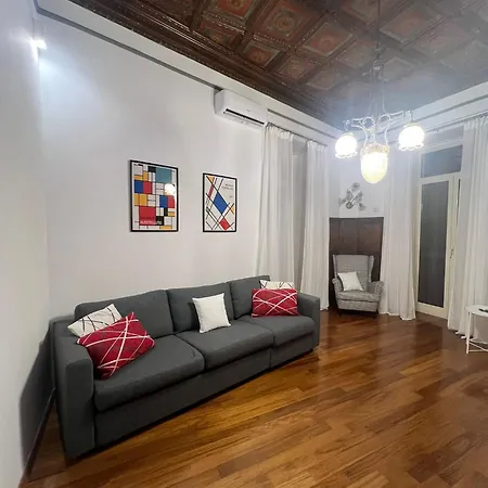 Elegant Vomero Hideaway - Family Friendly Naples