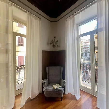 Elegant Vomero Hideaway - Family Friendly * Naples