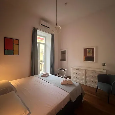 Elegant Vomero Hideaway - Family Friendly