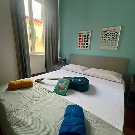 Elegant Vomero Hideaway - Family Friendly Apartment *