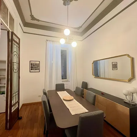 Elegant Vomero Hideaway - Family Friendly * Naples