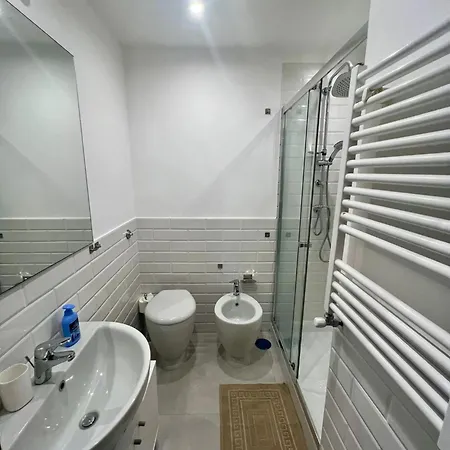 Elegant Vomero Hideaway - Family Friendly Apartment