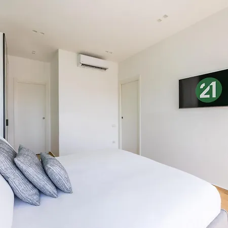 Apartment At Twenty-one - New Exclusive Panoramic Views! Naples