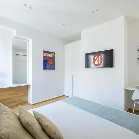 New Apt In The Heart Of Naples-Attwenty-One Coral Apartment *
