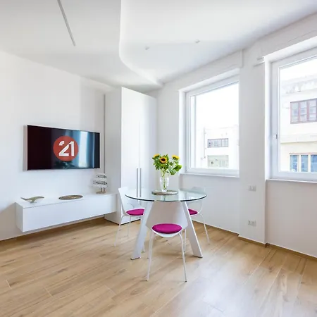 New Apt In The Heart Of Naples-Attwenty-One Coral