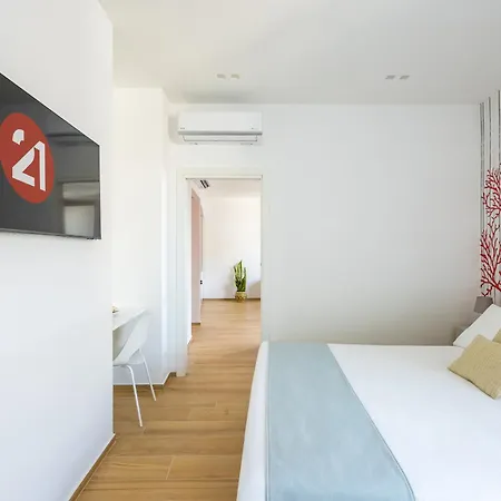 New Apt In The Heart Of Naples-Attwenty-One Coral * Naples